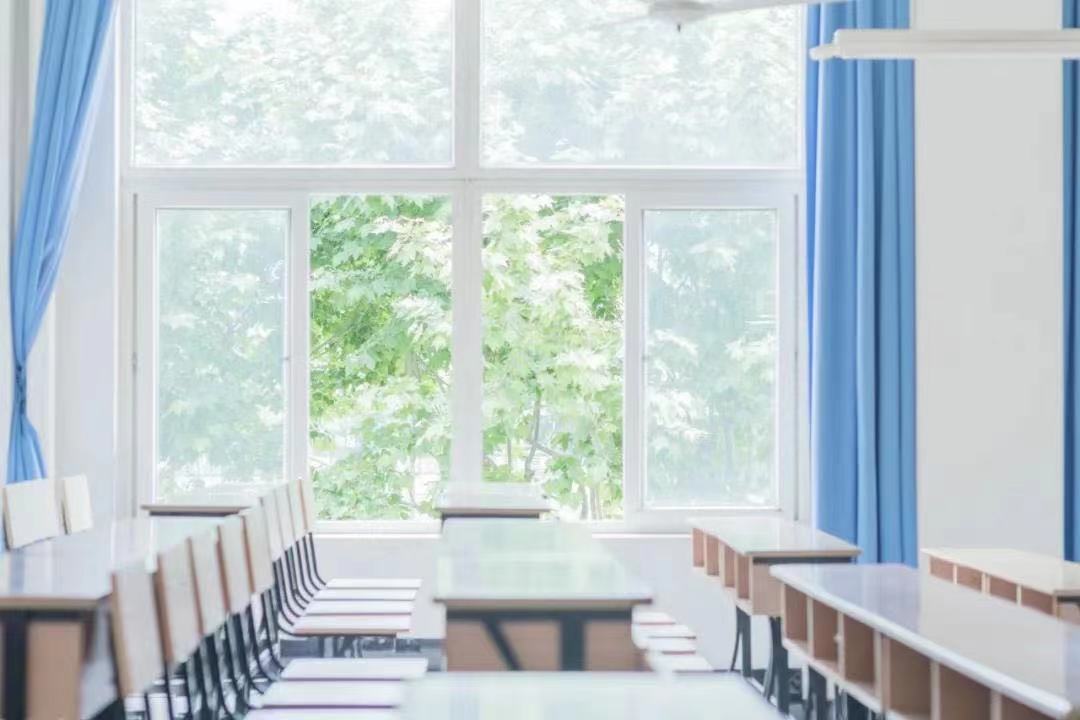 全面完成公办中小学普通教室灯光改造